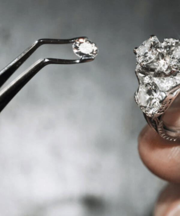 Custom vs. Ready-Made Jewelry: A Comprehensive Guide